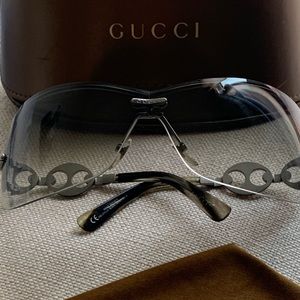 NWOT Gucci sunglasses with Case and Dust Cloth!